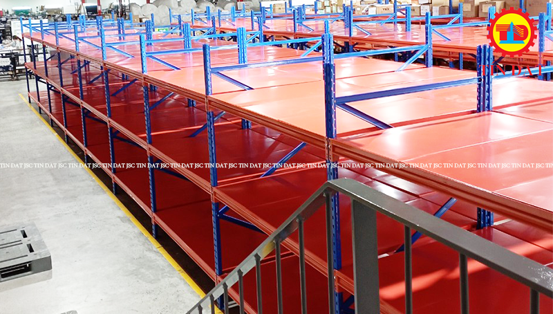 Medium-lift racking project - HPI . warehouse